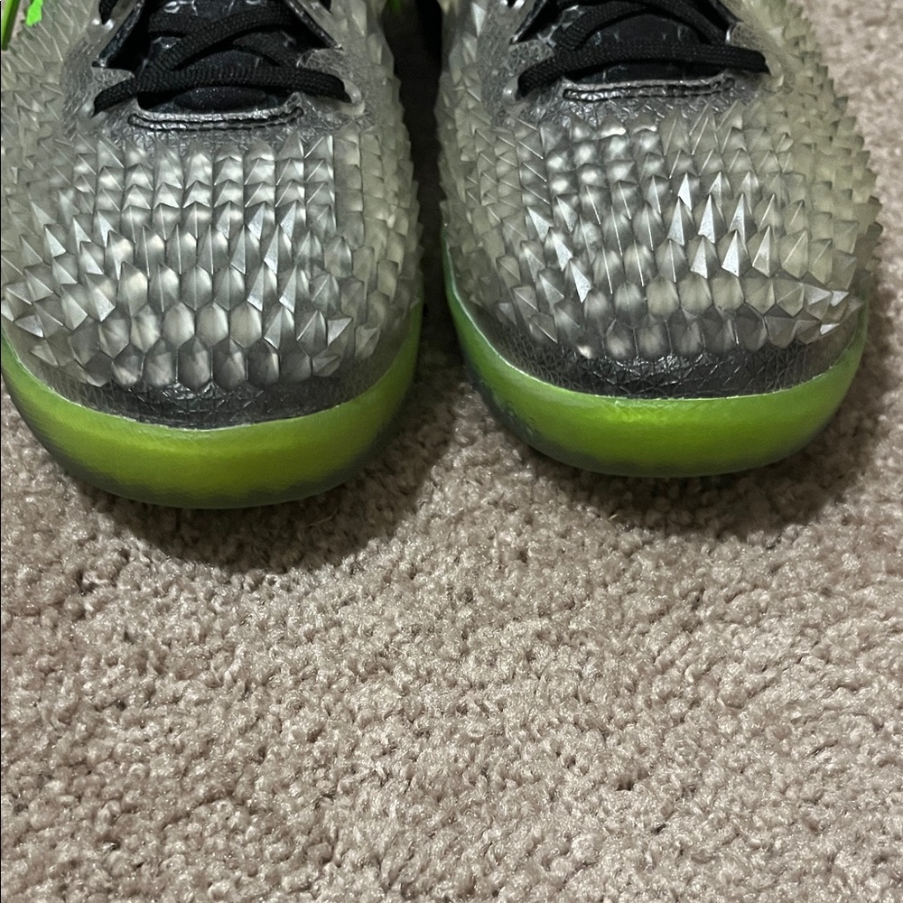 Nike Kobe 8 SS Excellent Condition Black and Neon Green size 6.5 Y - Picture 3 of 10